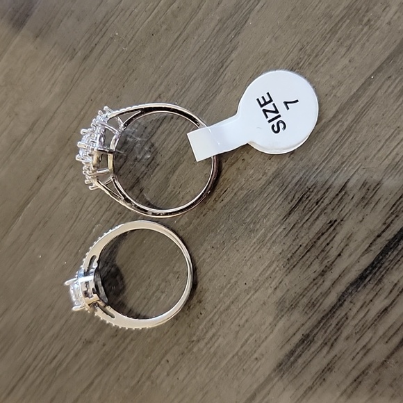 NWOT Faux Diamond & Silver Ring - Picture 4 of 4